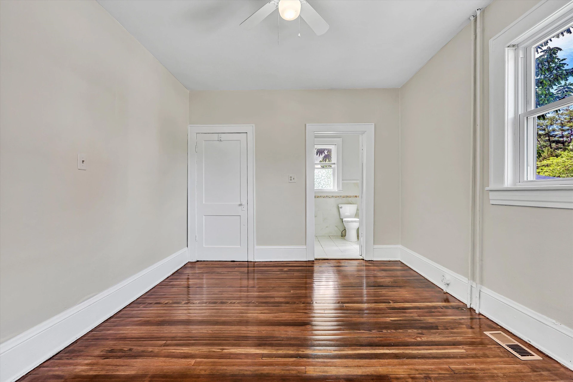 118 Lee AVE NE - Photo 13