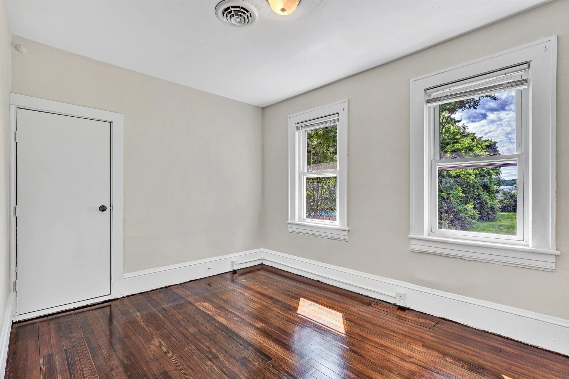118 Lee AVE NE - Photo 16