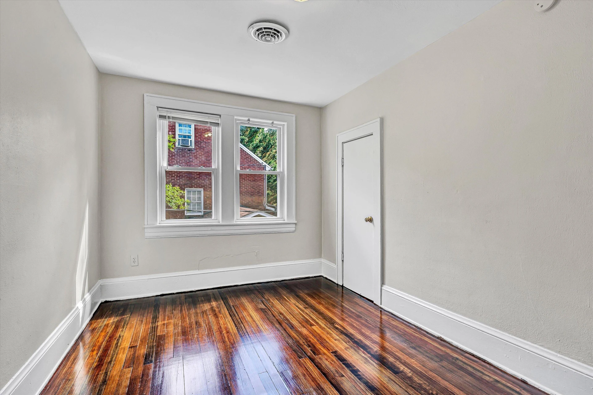 118 Lee AVE NE - Photo 19