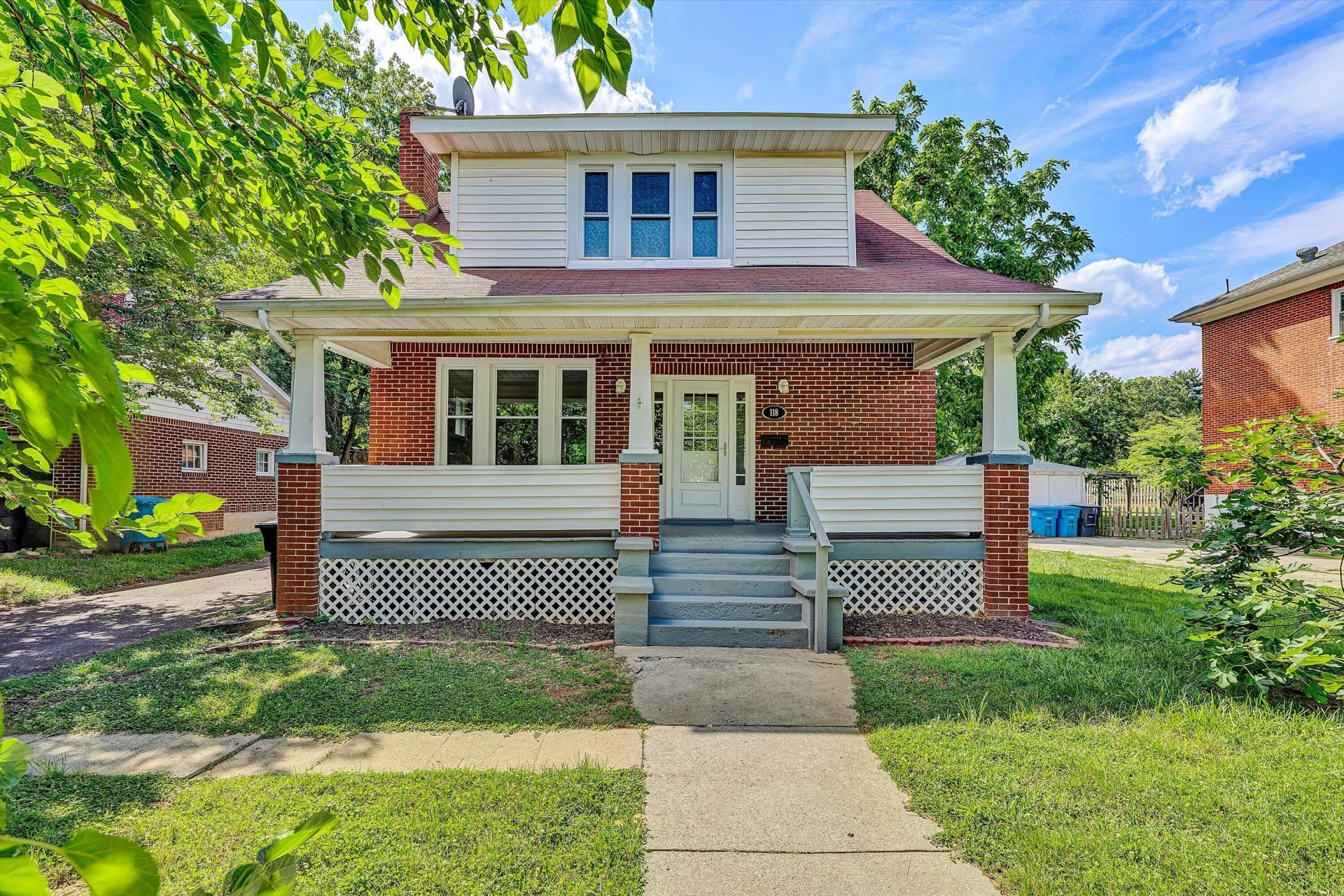 118 Lee AVE NE - Photo 2