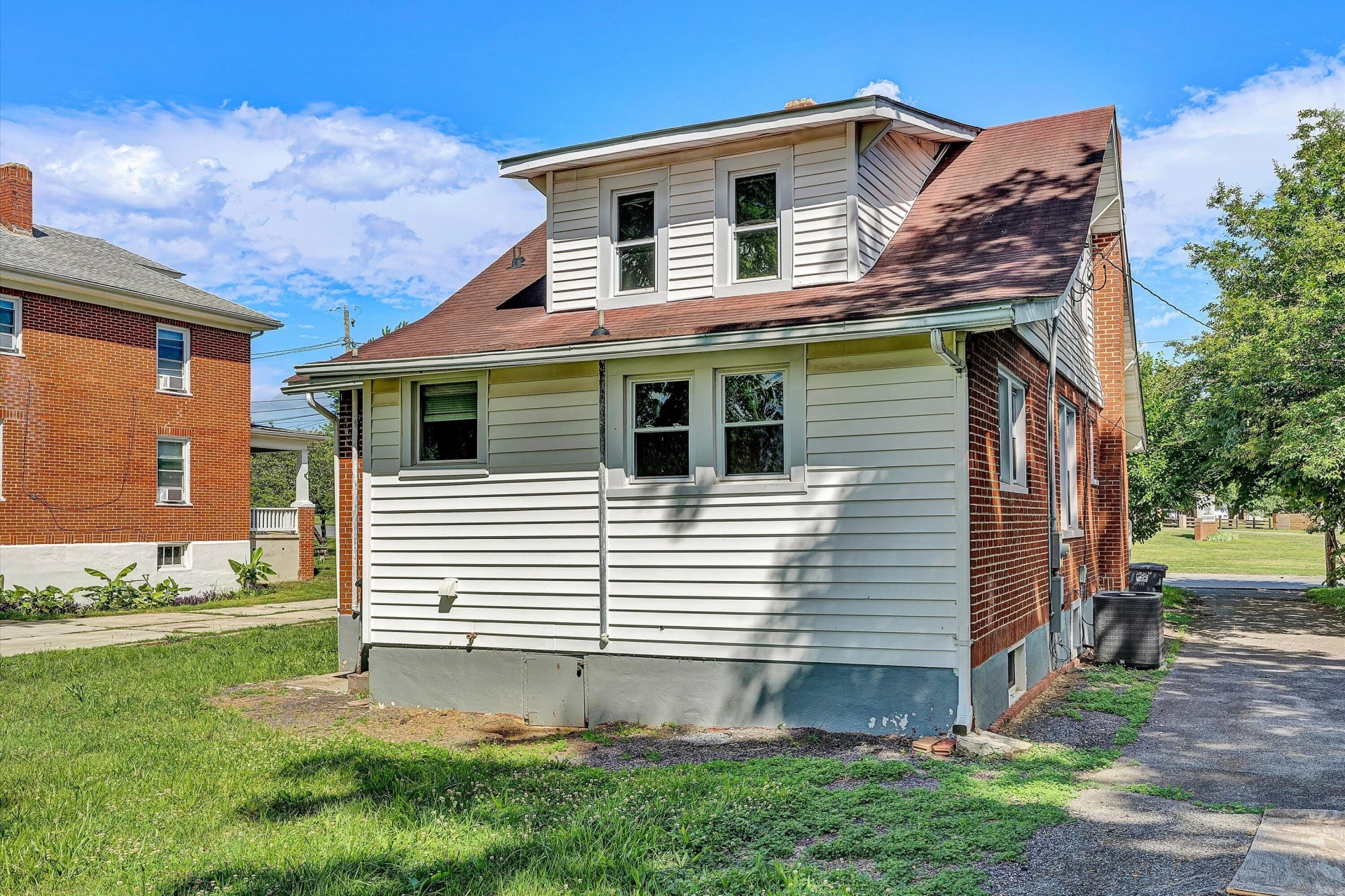 118 Lee AVE NE - Photo 22