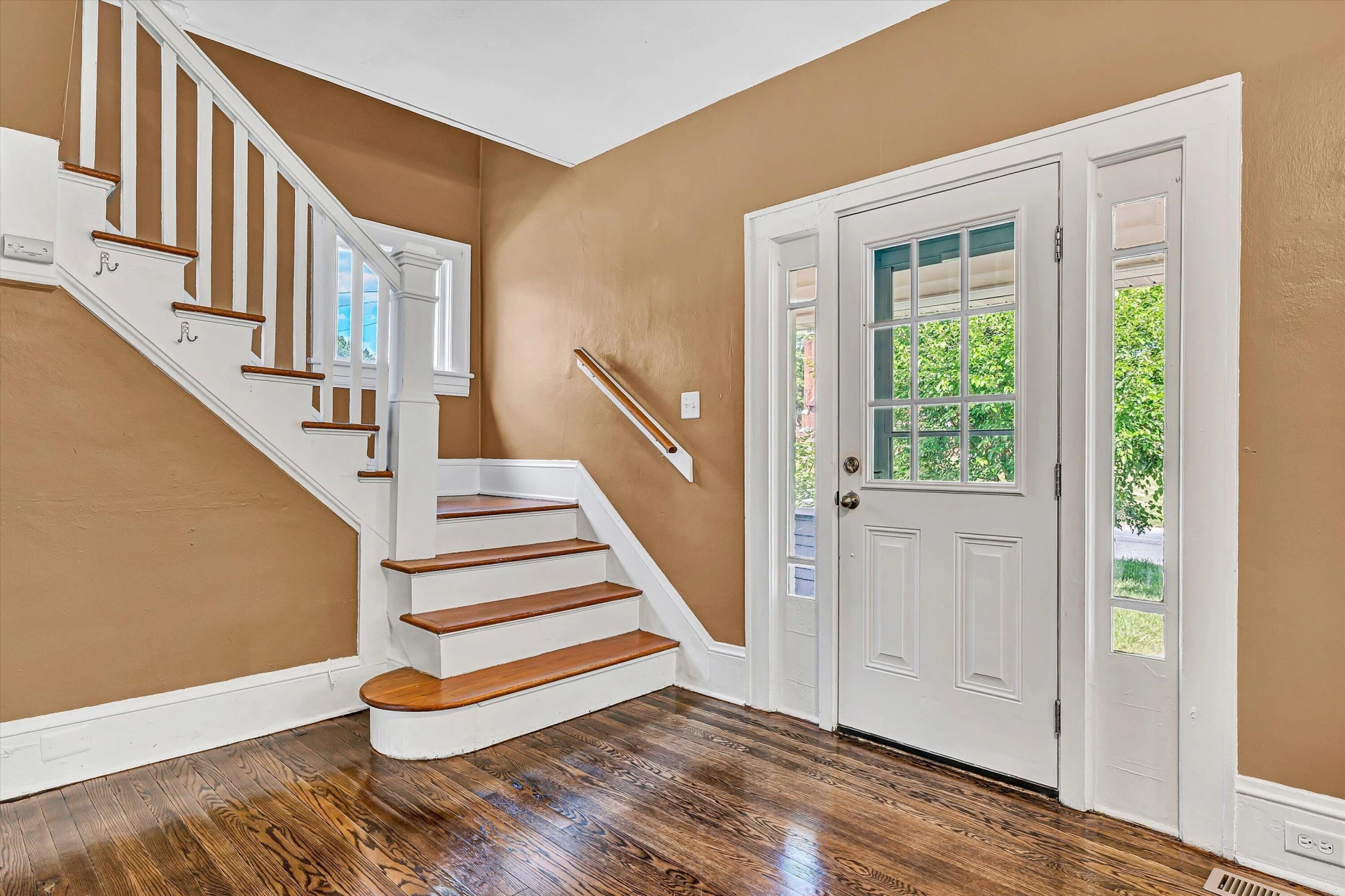 118 Lee AVE NE - Photo 6