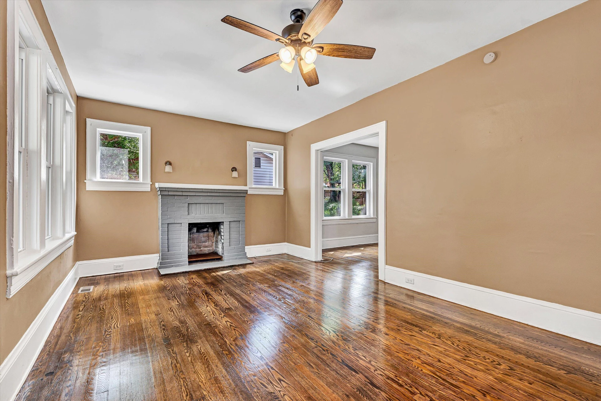 118 Lee AVE NE - Photo 7