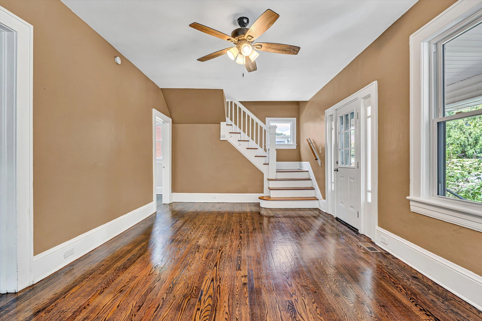 118 Lee AVE NE - Photo 8