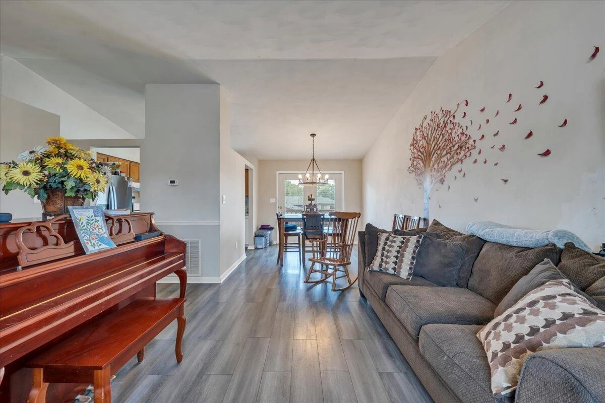 157 Clubhouse DR - Photo 8