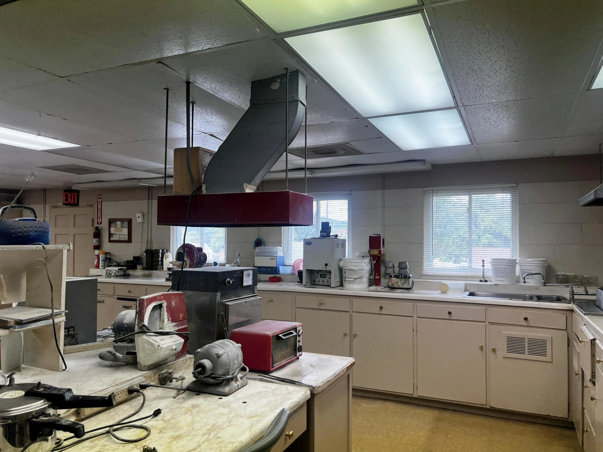 824 Iowa ST - Photo 4