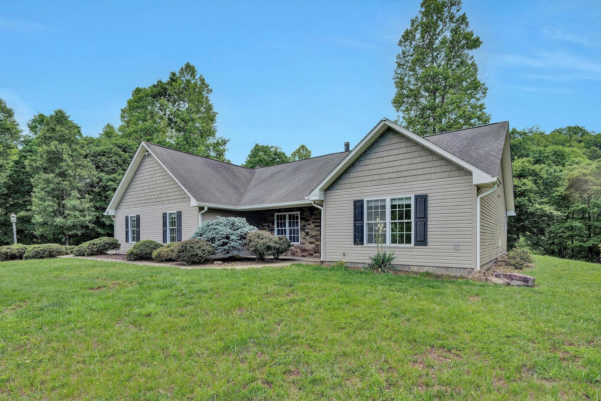 1955 Poplar View RD - Photo 2