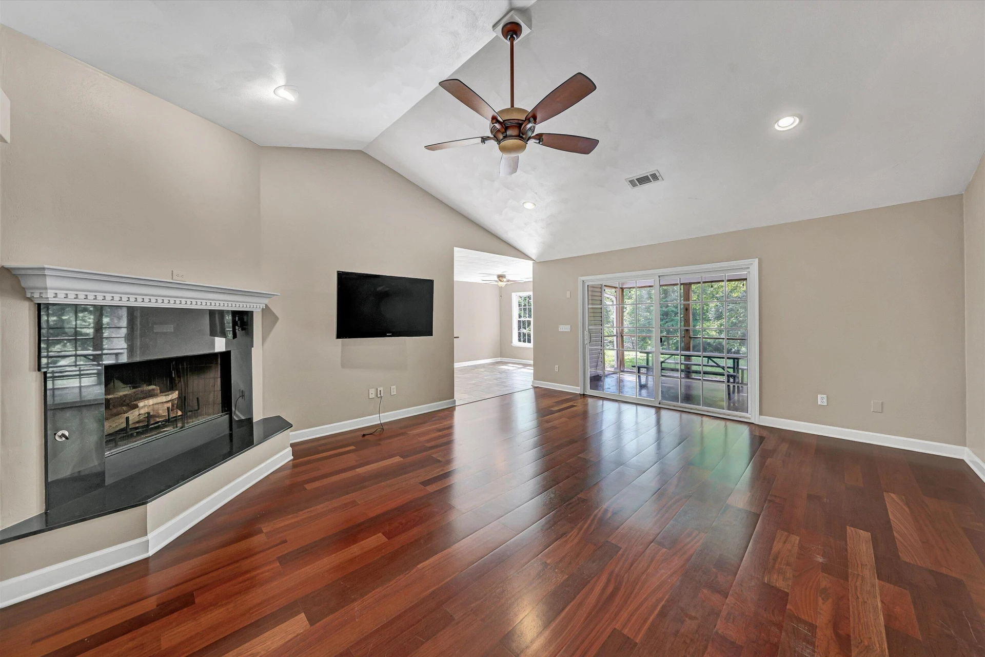 1955 Poplar View RD - Photo 5