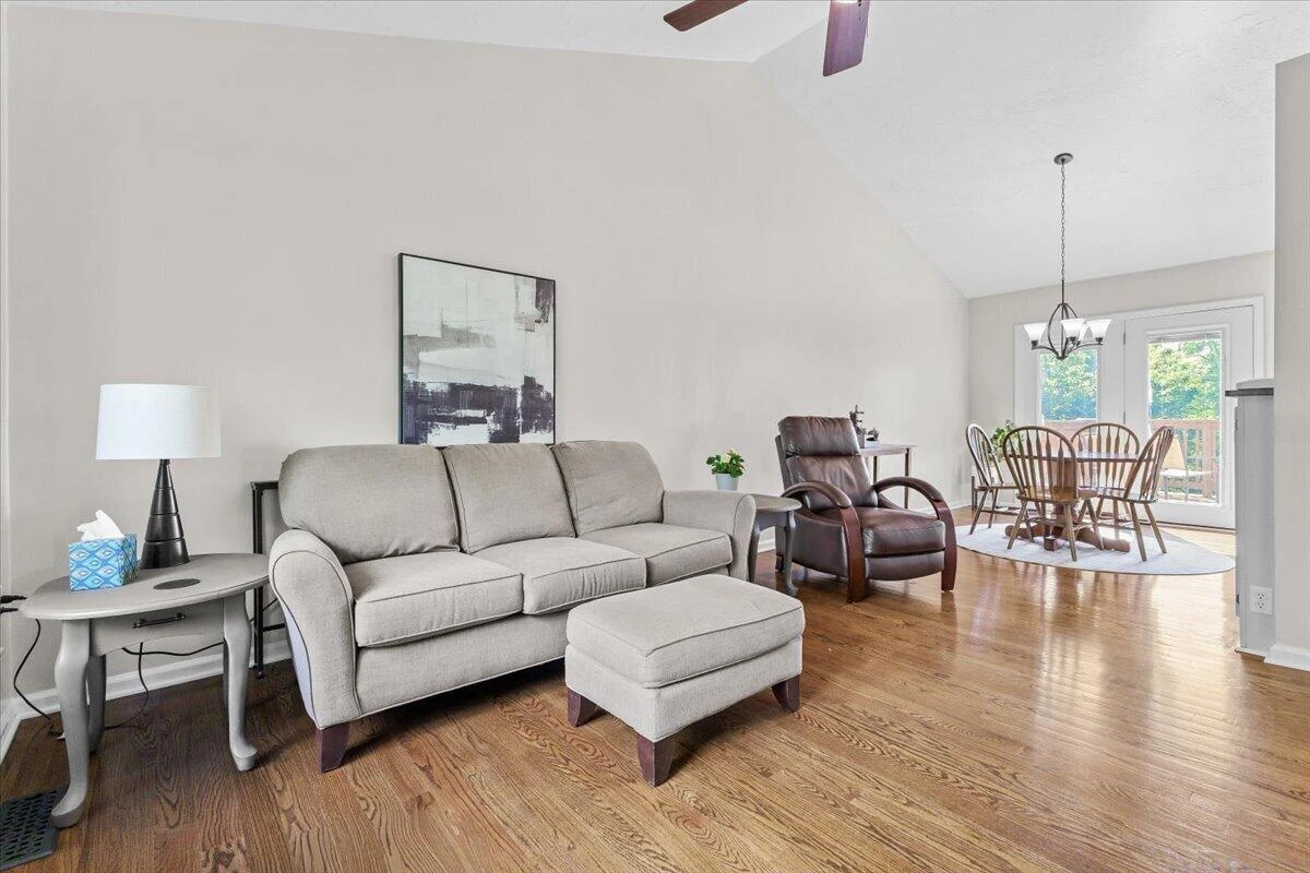 2105 Plum ST - Photo 6