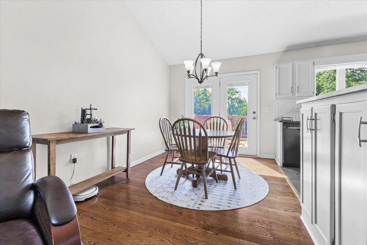 2105 Plum ST - Photo 8