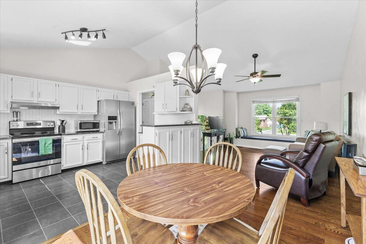 2105 Plum ST - Photo 9