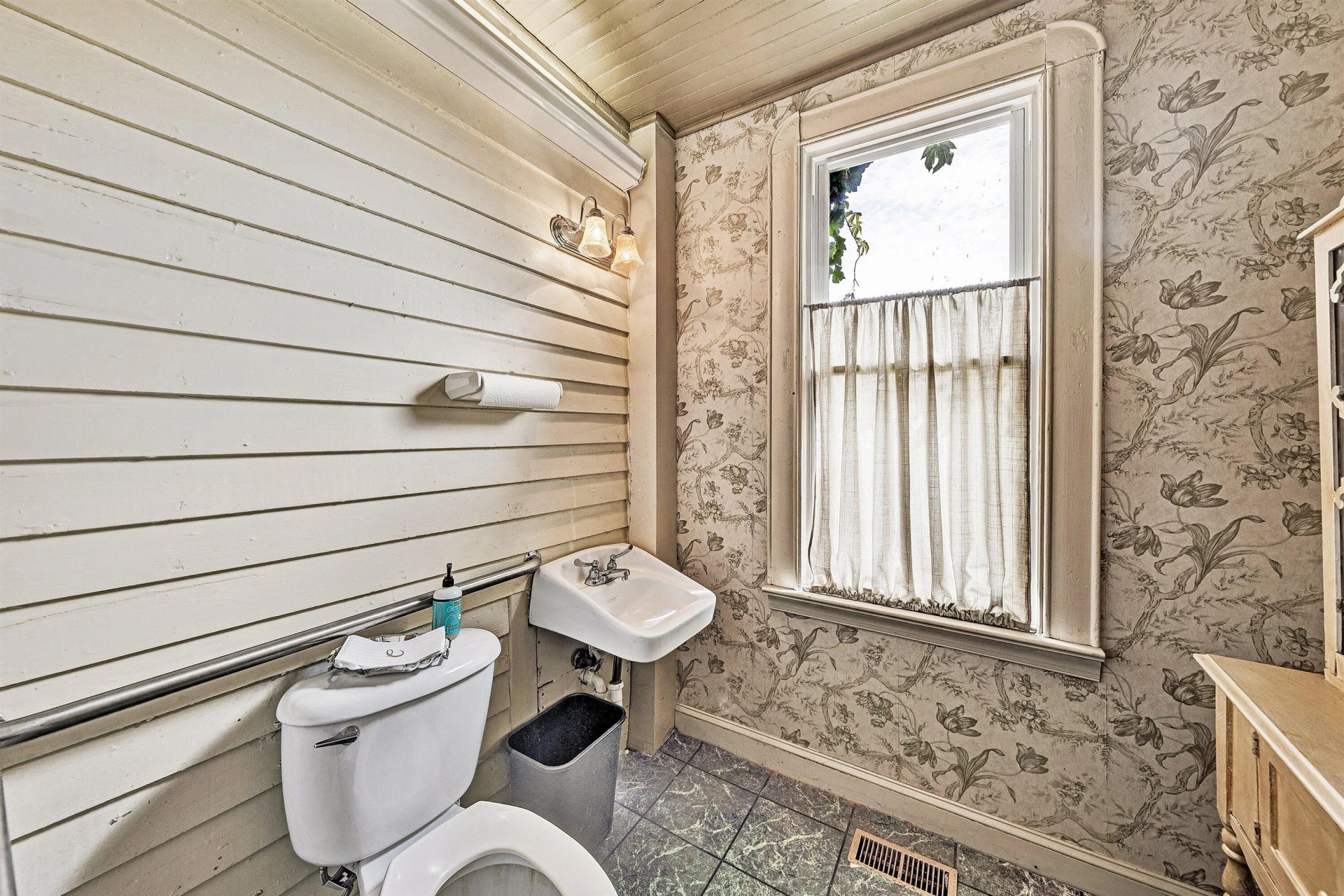 1314 Maple AVE SW - Photo 17
