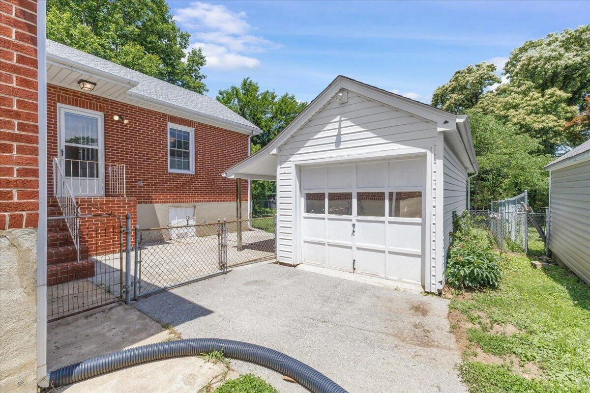 2514 Weaver RD SW - Photo 29