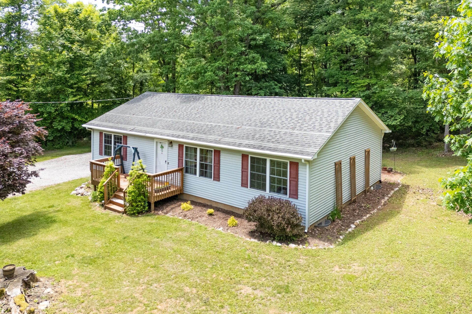 222 Greenwood LN SE