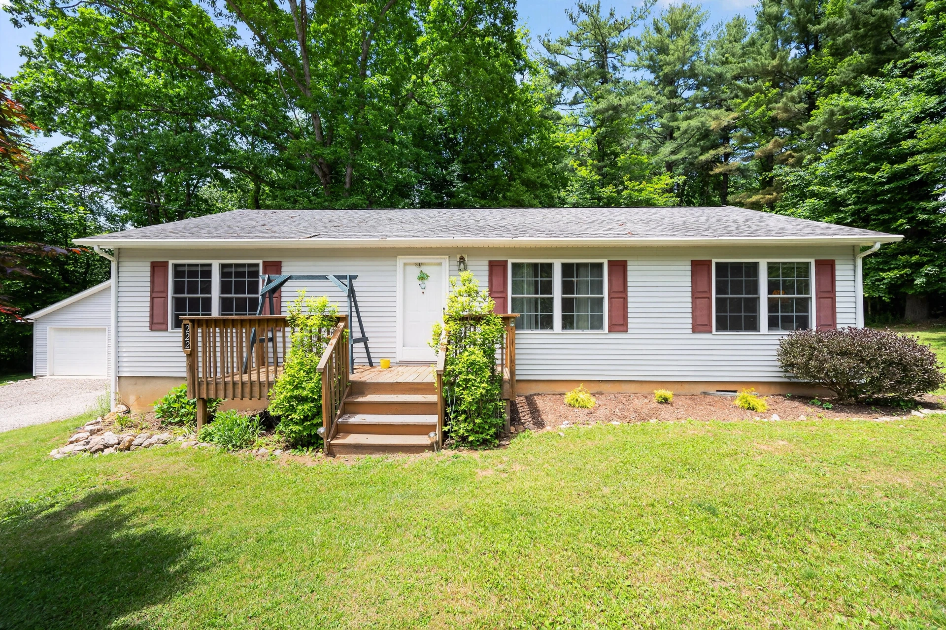 222 Greenwood LN SE - Photo 2