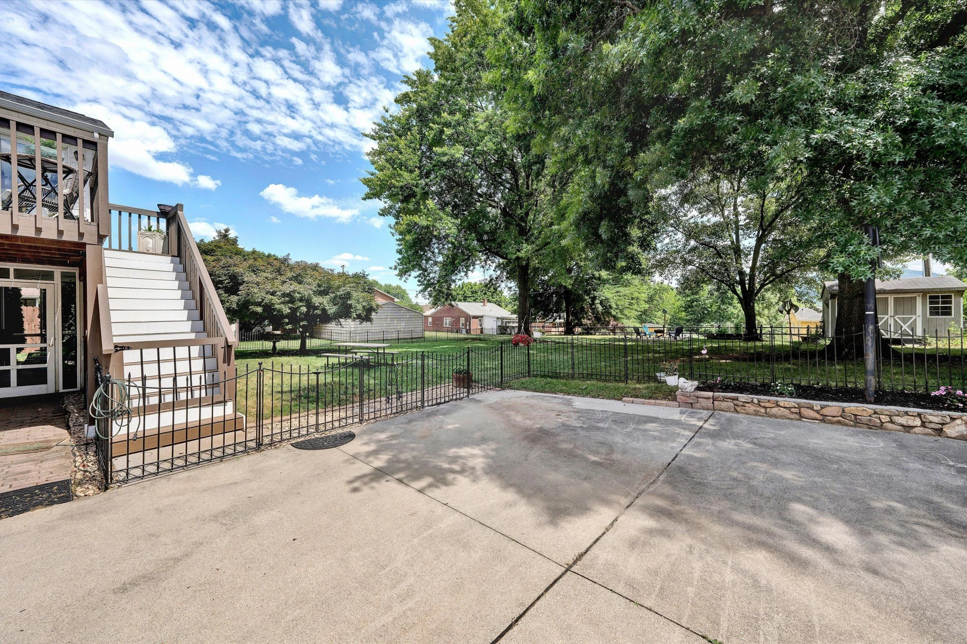 1614 Narcissus ST - Photo 4