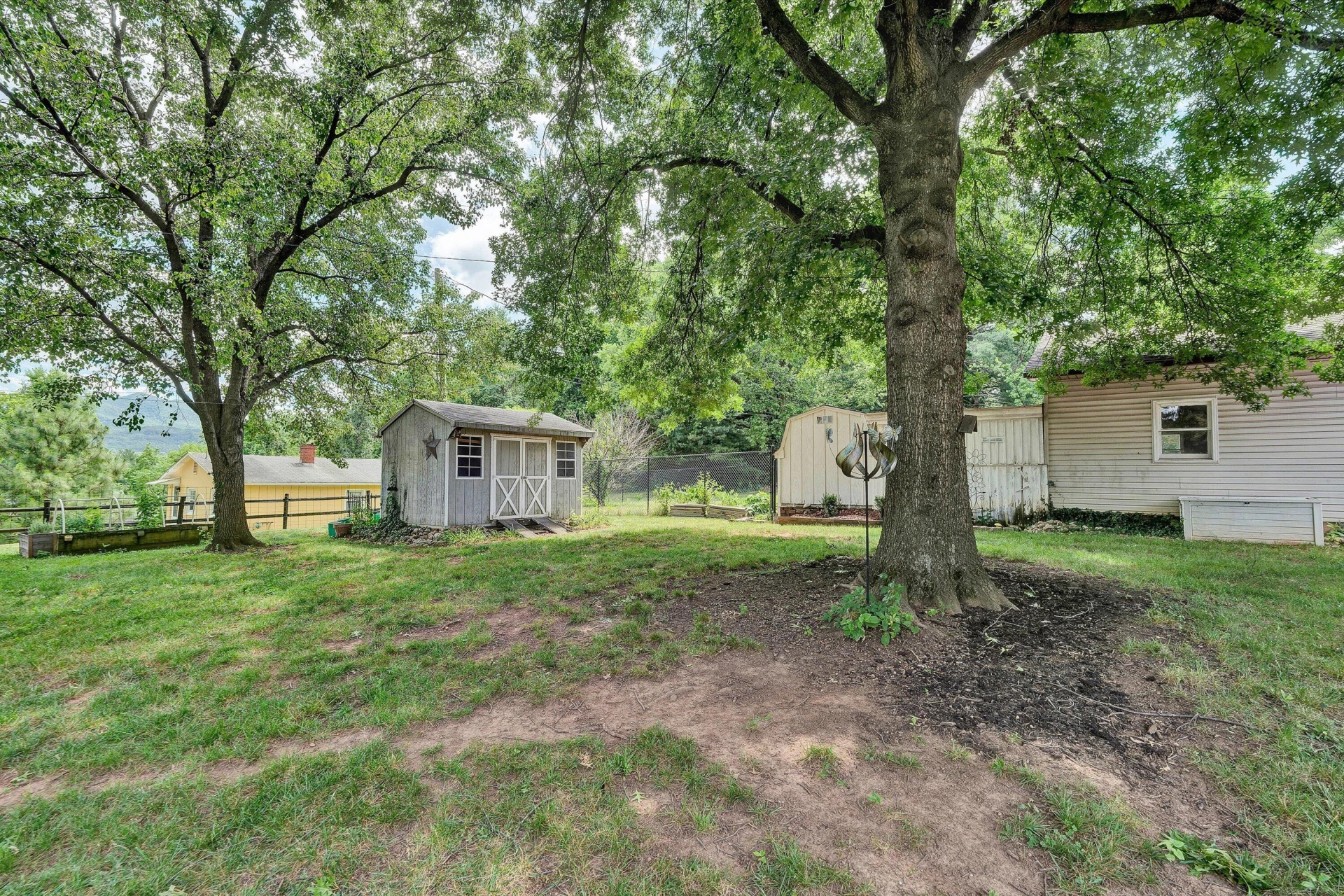 1614 Narcissus ST - Photo 9