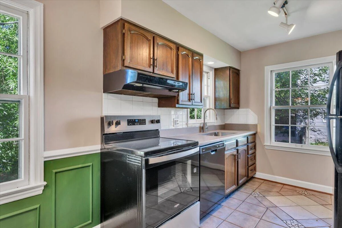 2462 Maiden LN SW - Photo 10