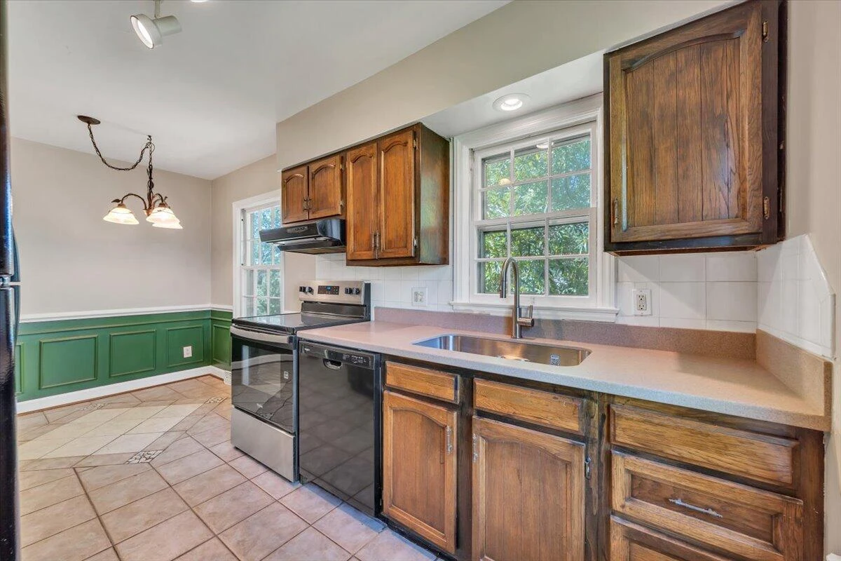 2462 Maiden LN SW - Photo 12