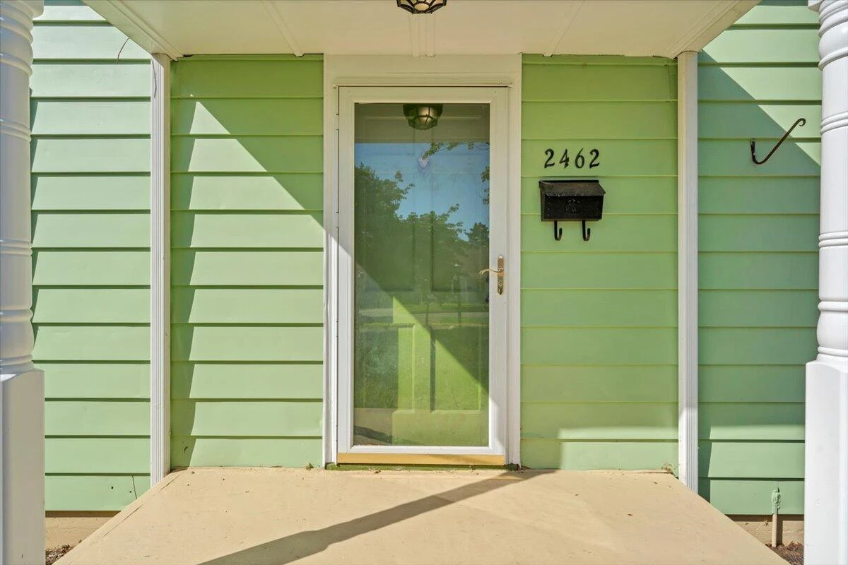2462 Maiden LN SW - Photo 2