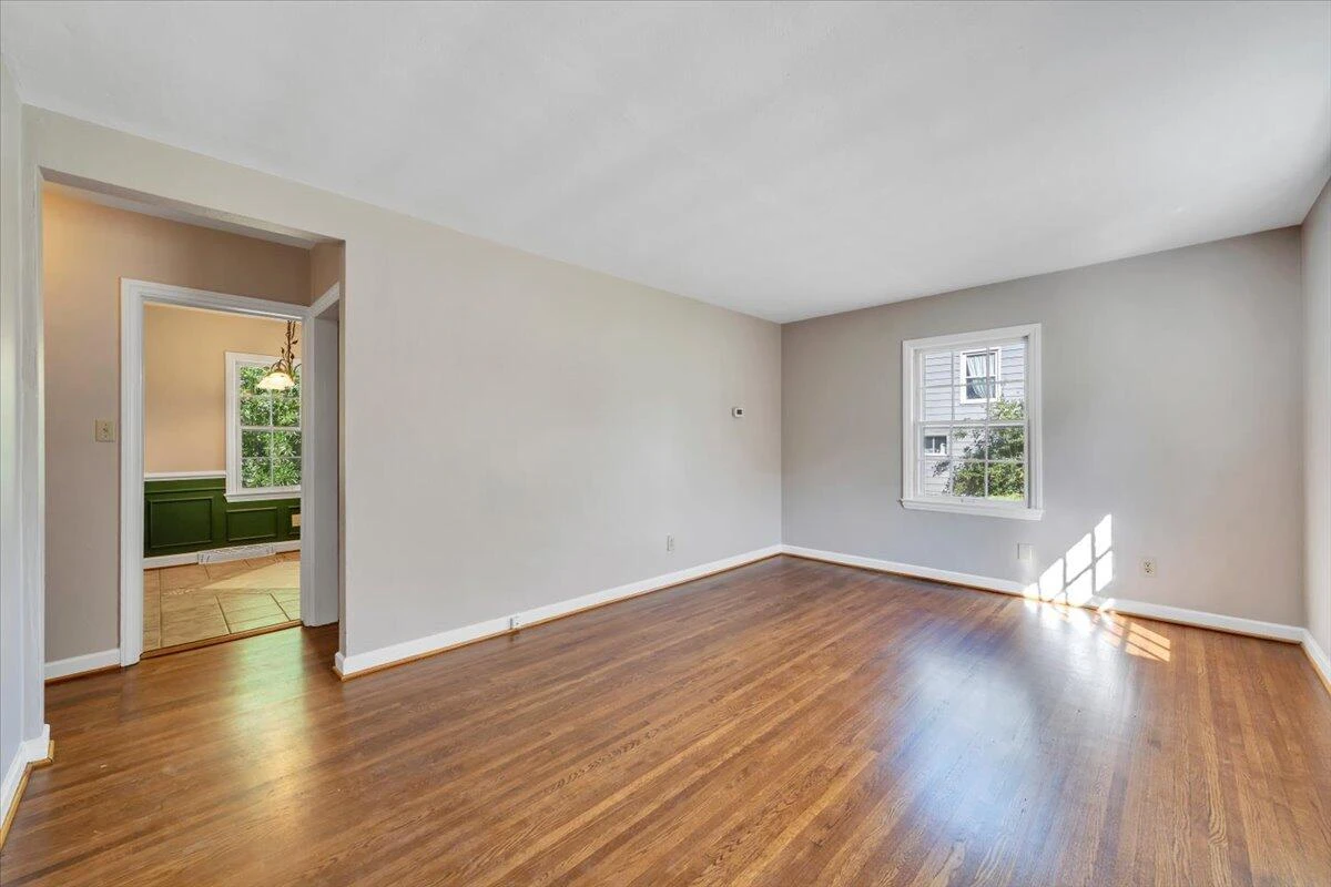2462 Maiden LN SW - Photo 3