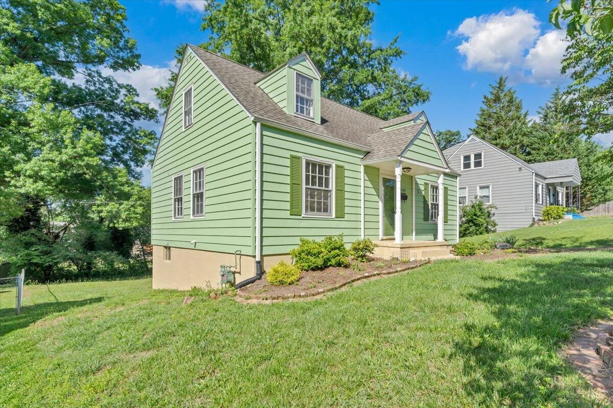 2462 Maiden LN SW - Photo 30