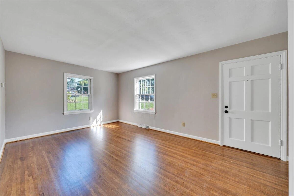 2462 Maiden LN SW - Photo 4