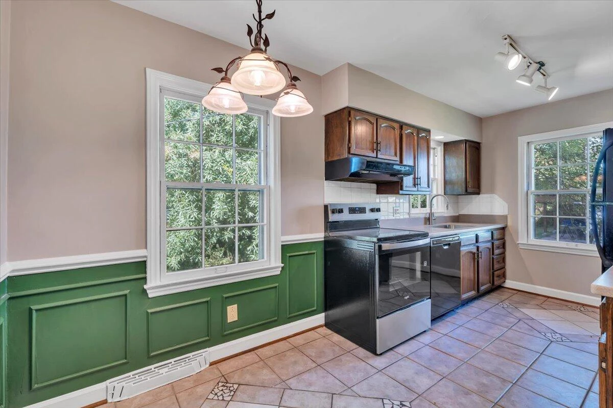 2462 Maiden LN SW - Photo 9
