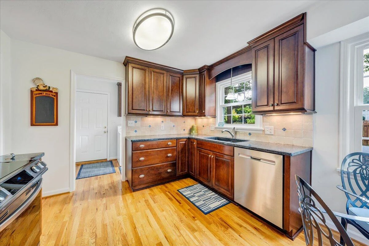21 Queen Regent CT - Photo 15