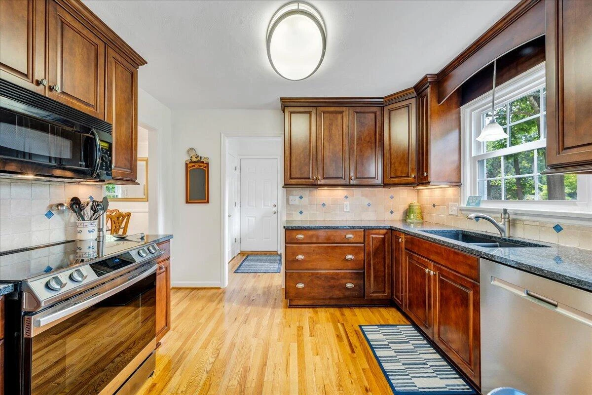 21 Queen Regent CT - Photo 16