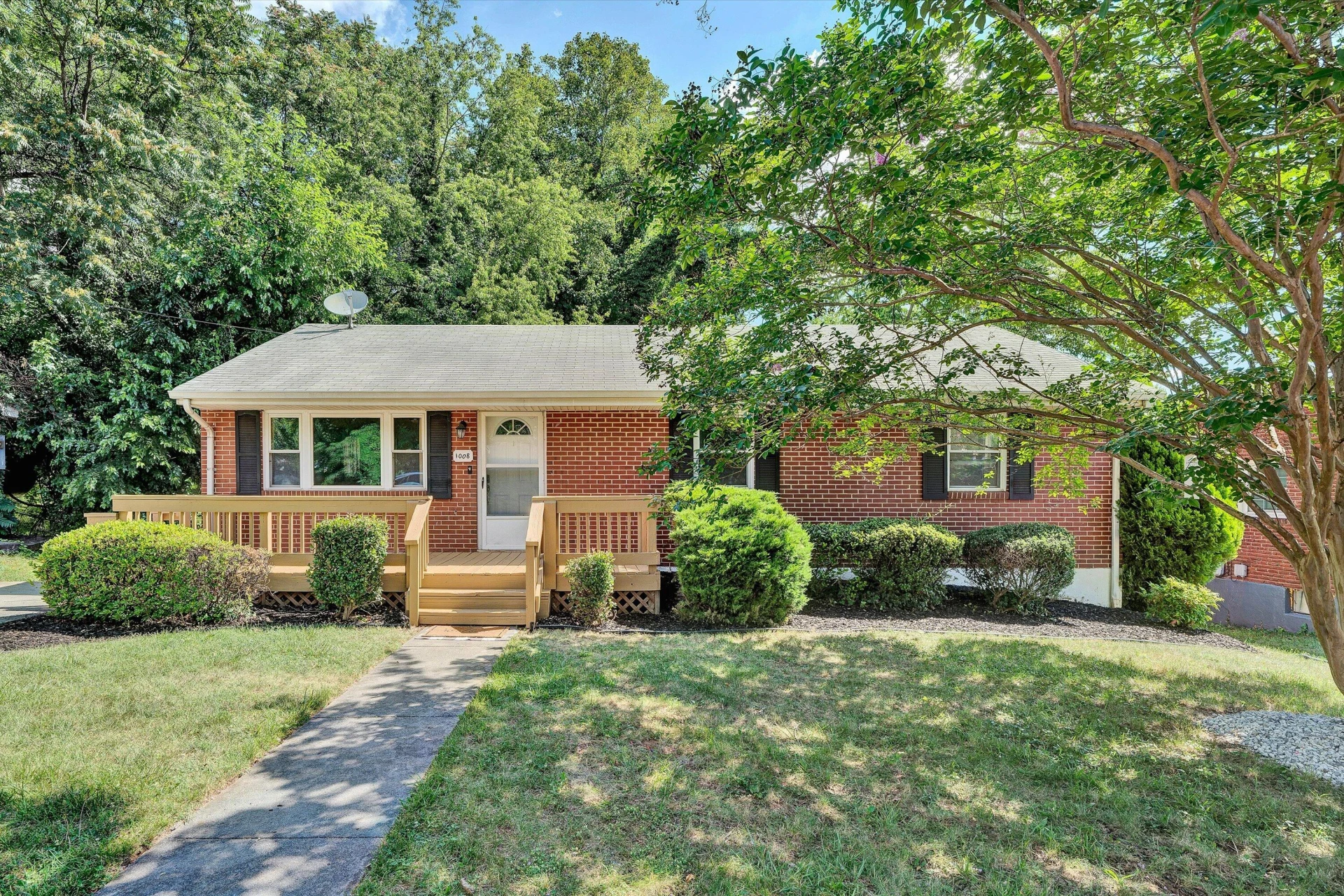 1008 Rosemary AVE SE