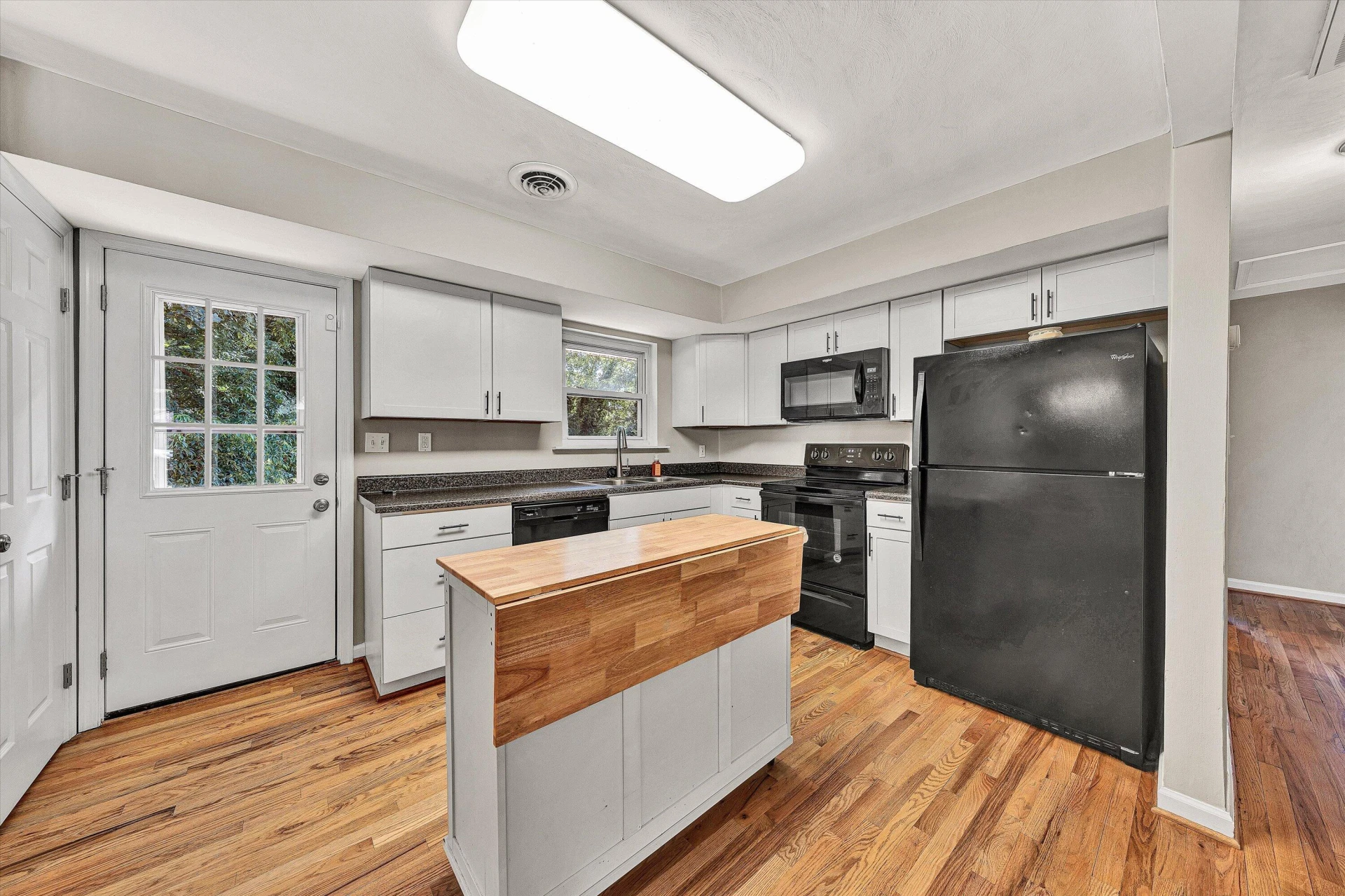 1008 Rosemary AVE SE - Photo 10