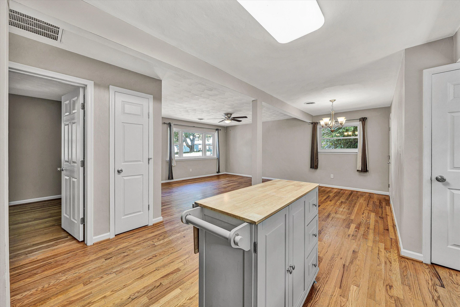 1008 Rosemary AVE SE - Photo 11