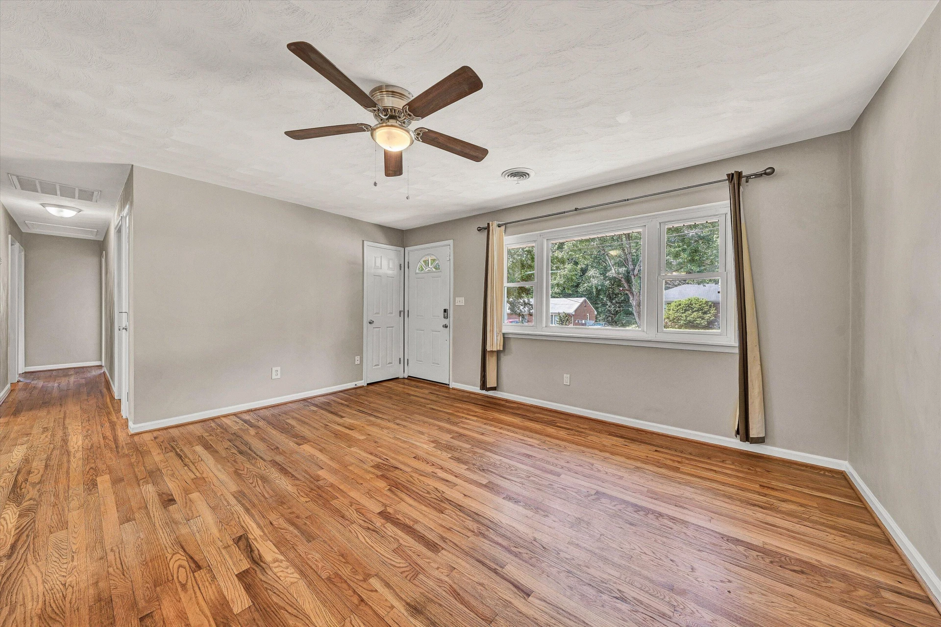 1008 Rosemary AVE SE - Photo 8