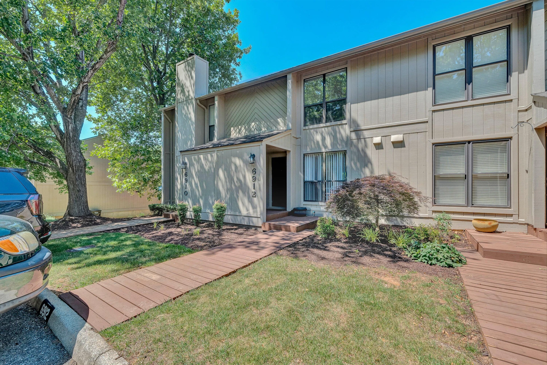 6912 Buck Crossing DR