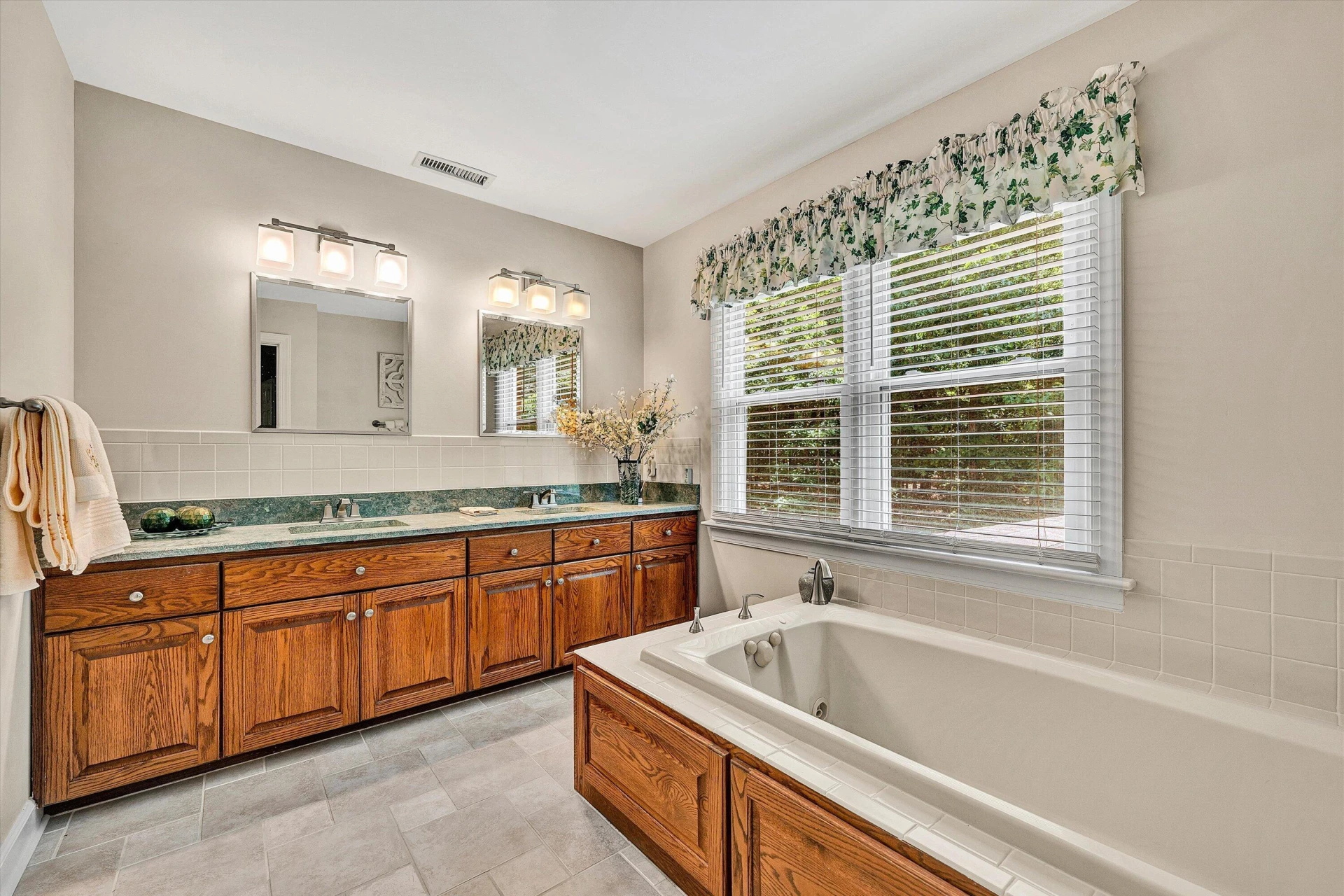 1432 Oakwood Knolls DR - Photo 28
