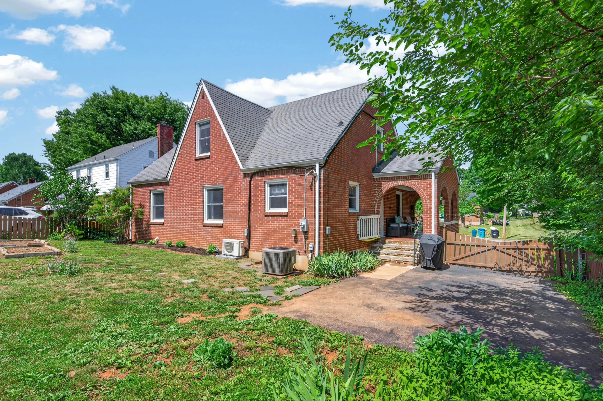 5214 Woodbury ST NW - Photo 15
