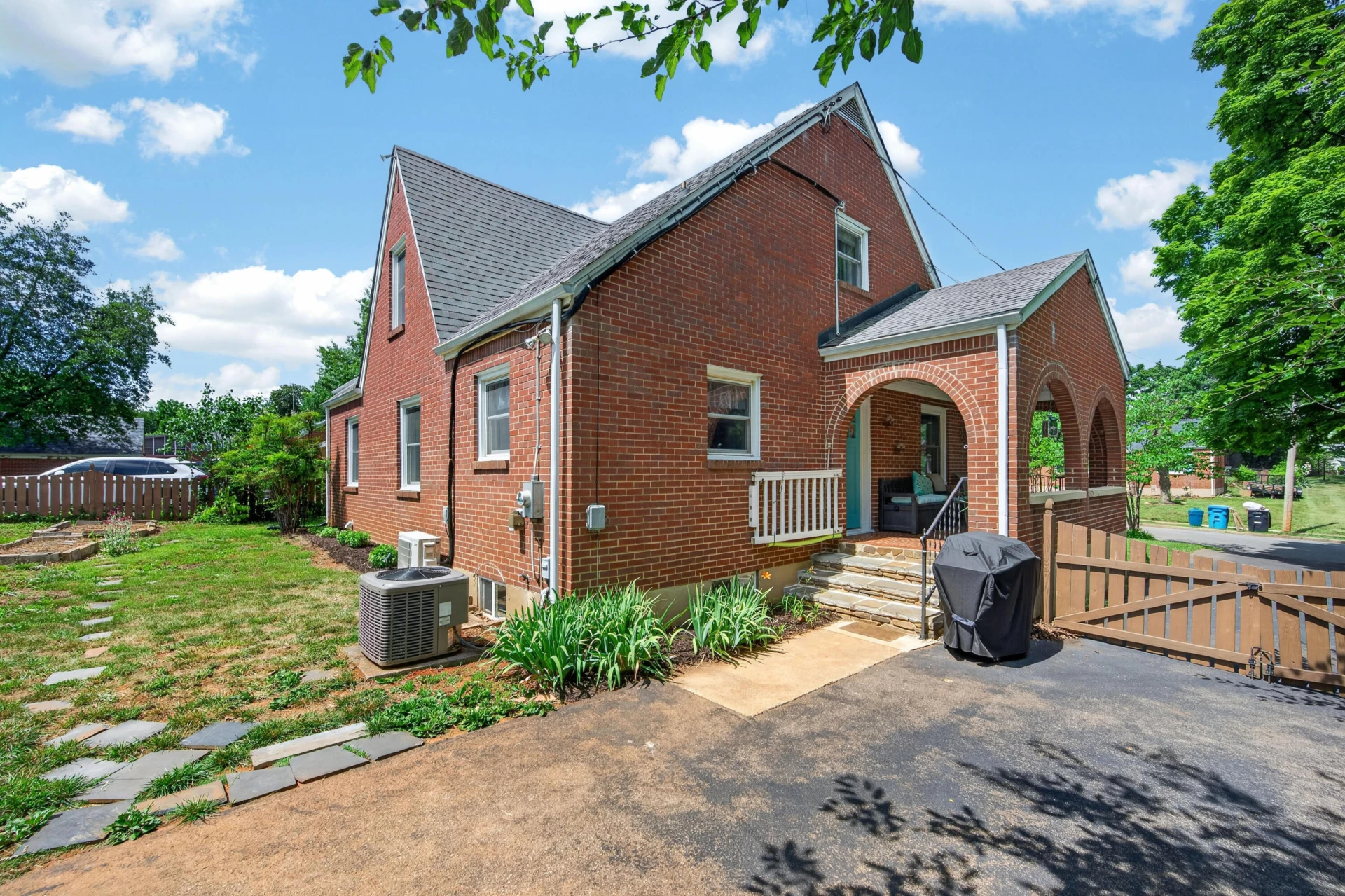 5214 Woodbury ST NW - Photo 9