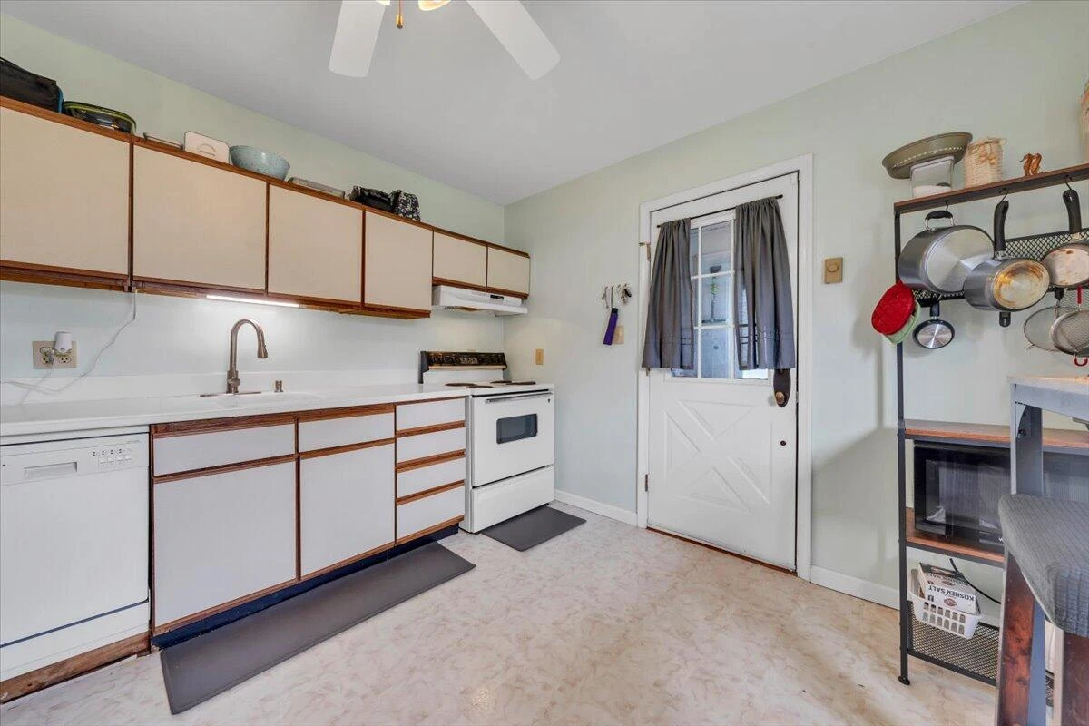 5103 Woodlawn RD NW - Photo 4