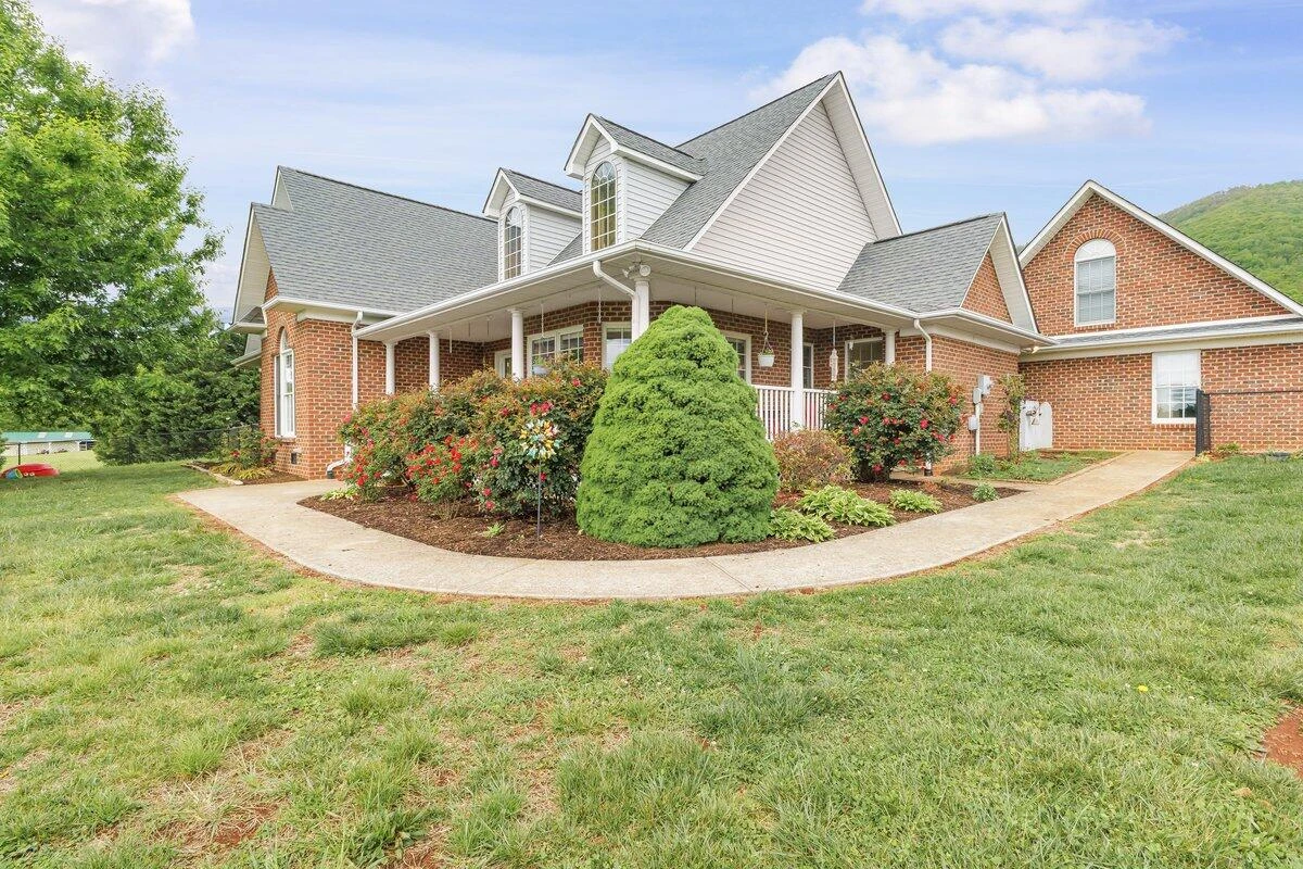 218 Cahas LN - Photo 2