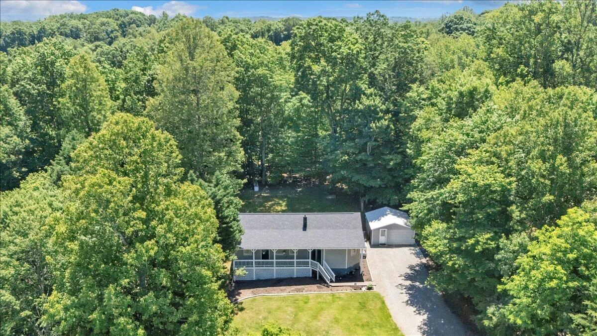 472 Wooded Acres DR