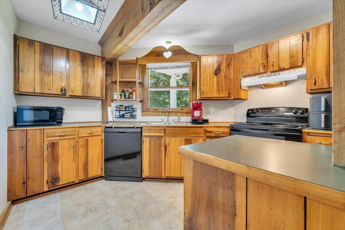 472 Wooded Acres DR - Photo 13