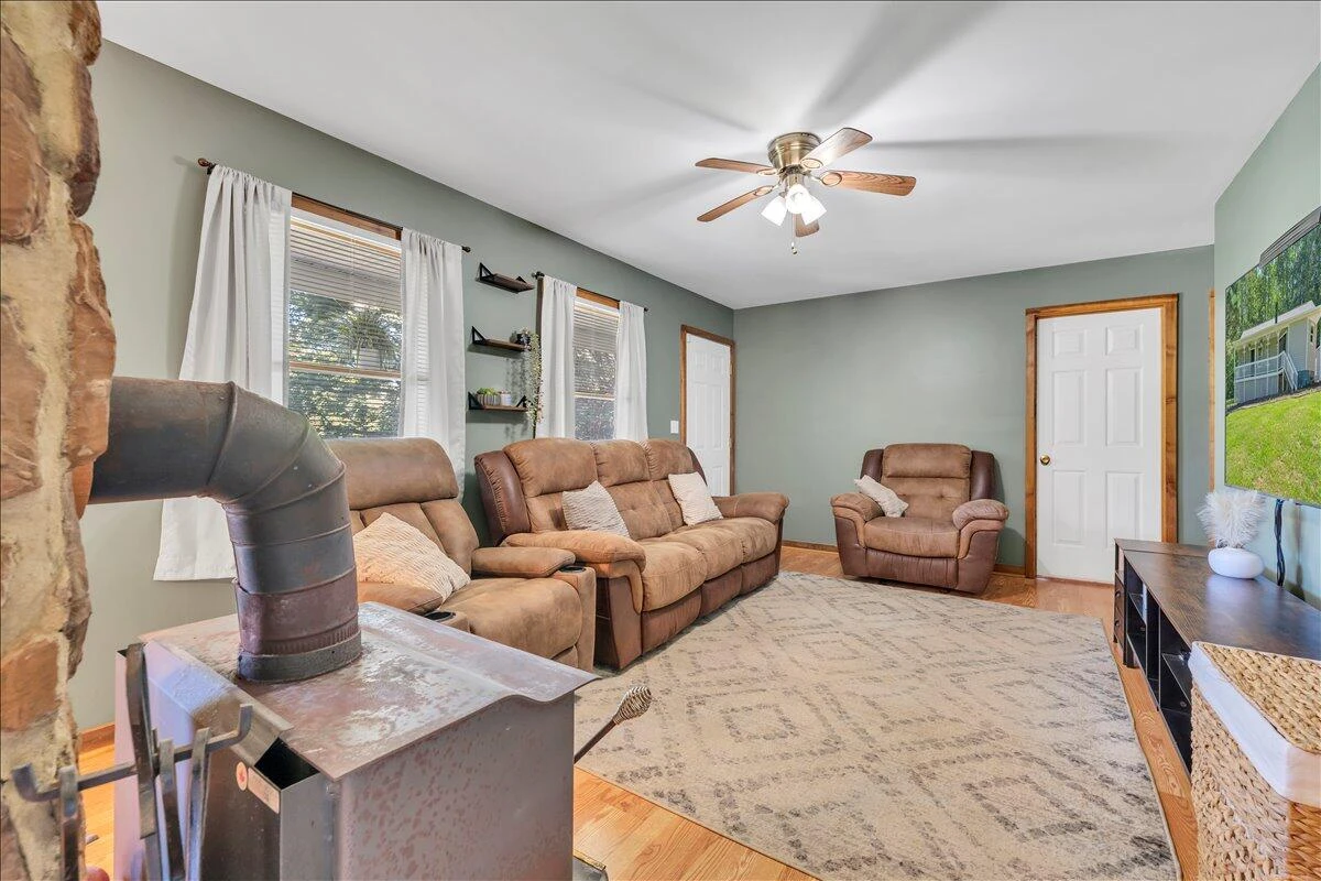 472 Wooded Acres DR - Photo 9
