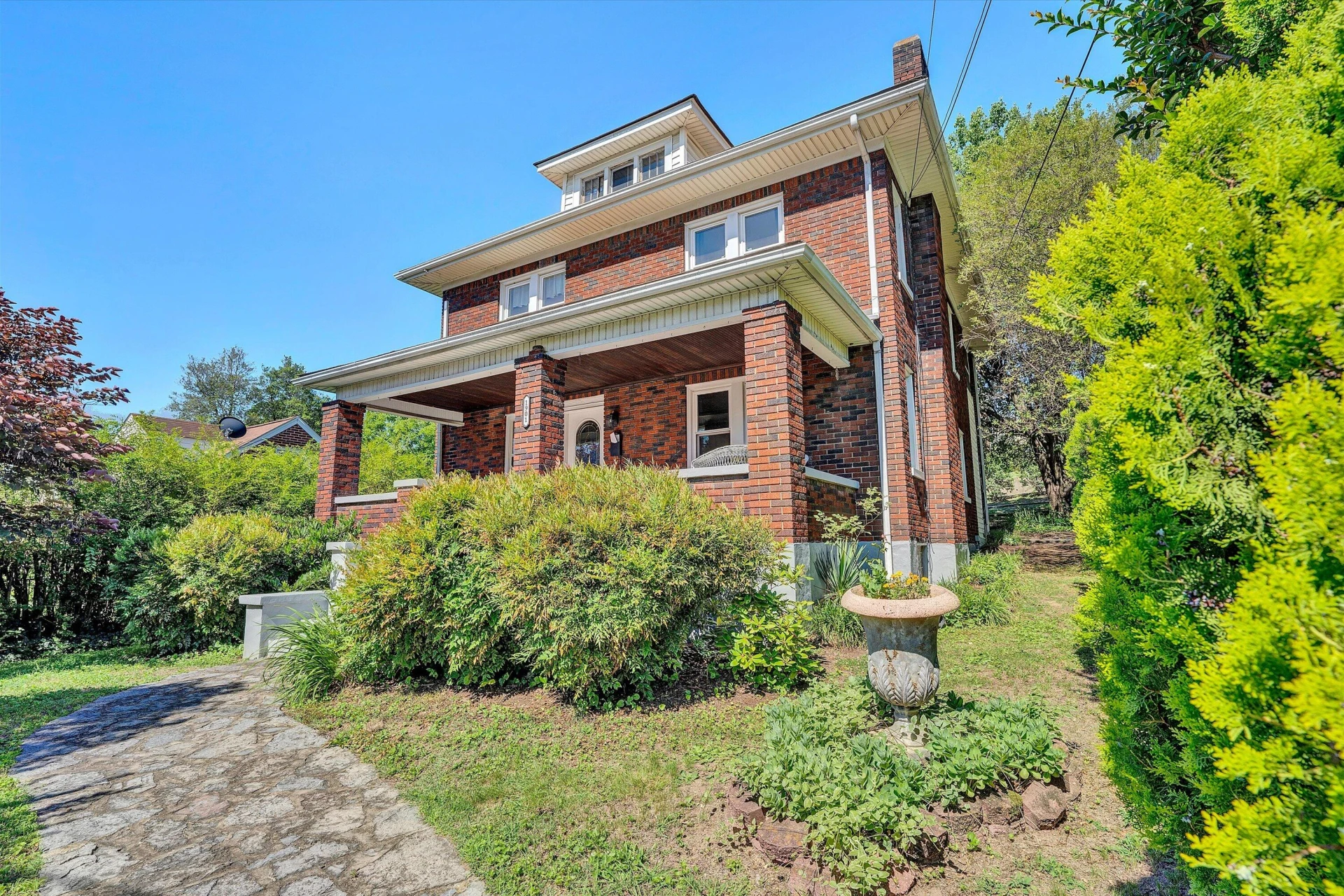 1901 Main ST SW - Photo 2