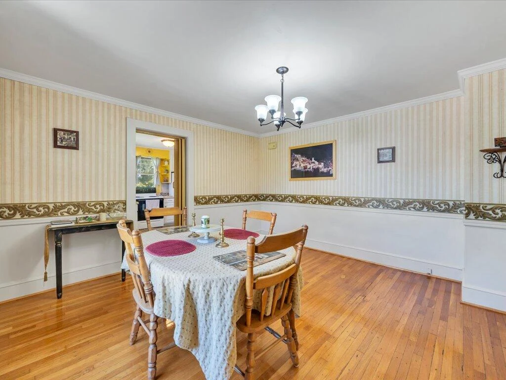 607 Watt ST - Photo 11