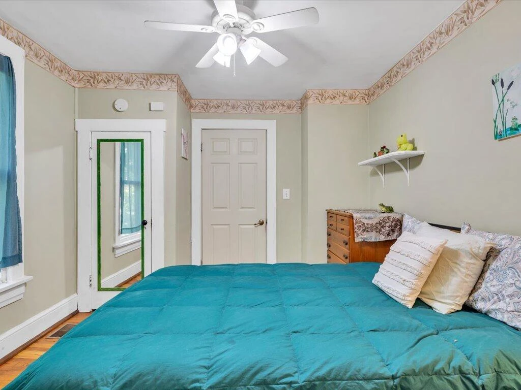 607 Watt ST - Photo 17