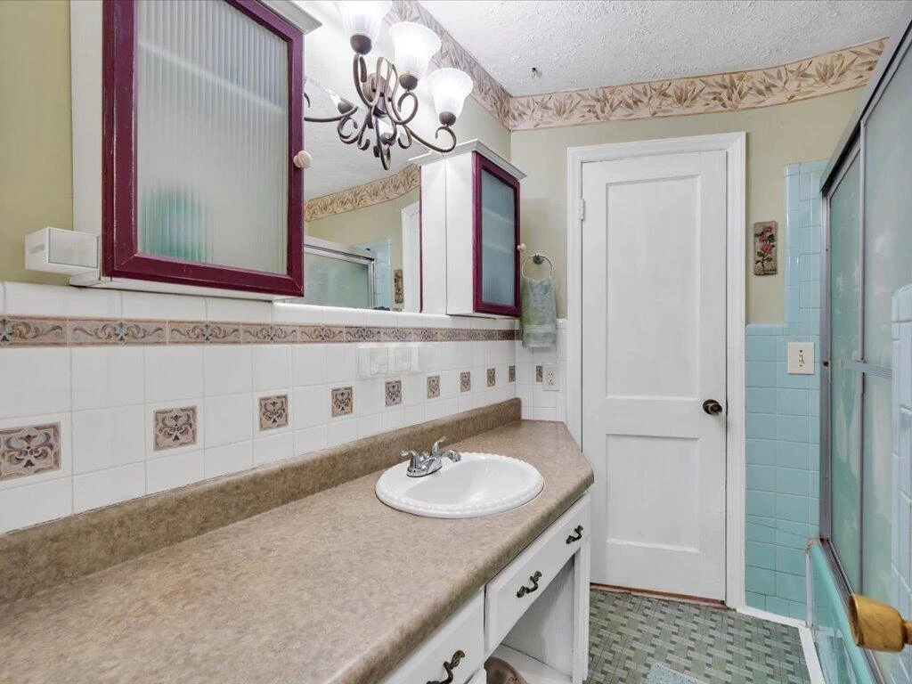 607 Watt ST - Photo 18
