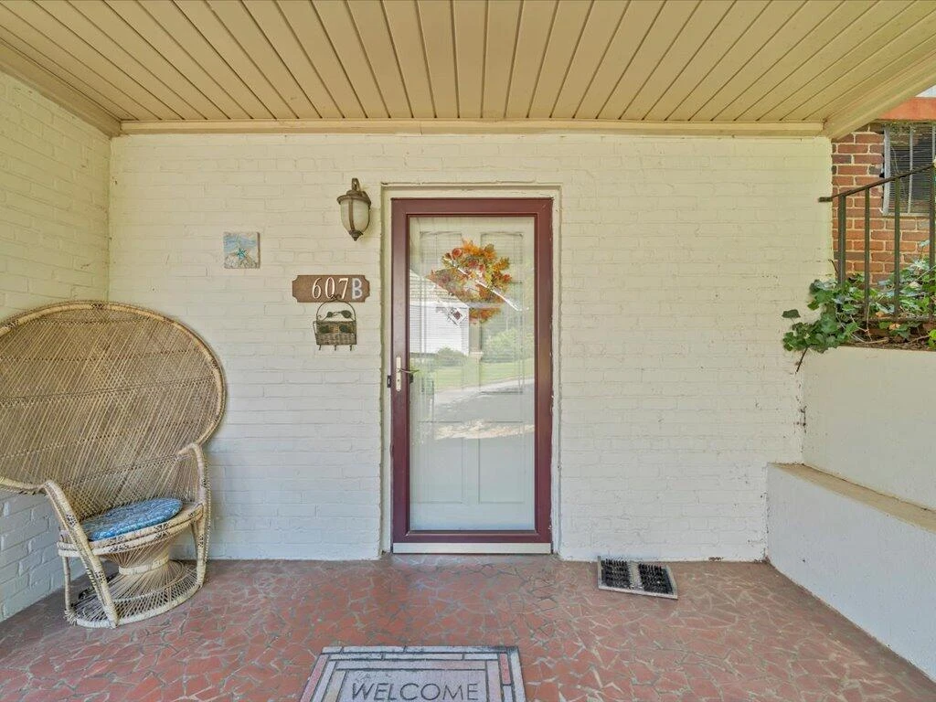 607 Watt ST - Photo 32