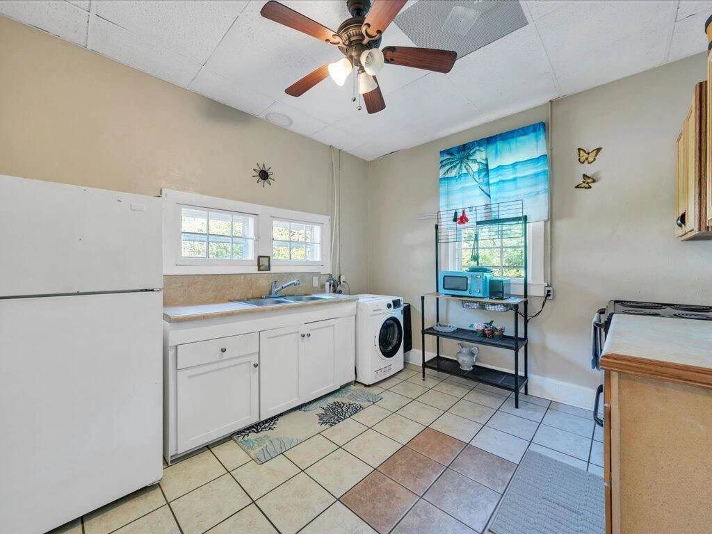 607 Watt ST - Photo 38
