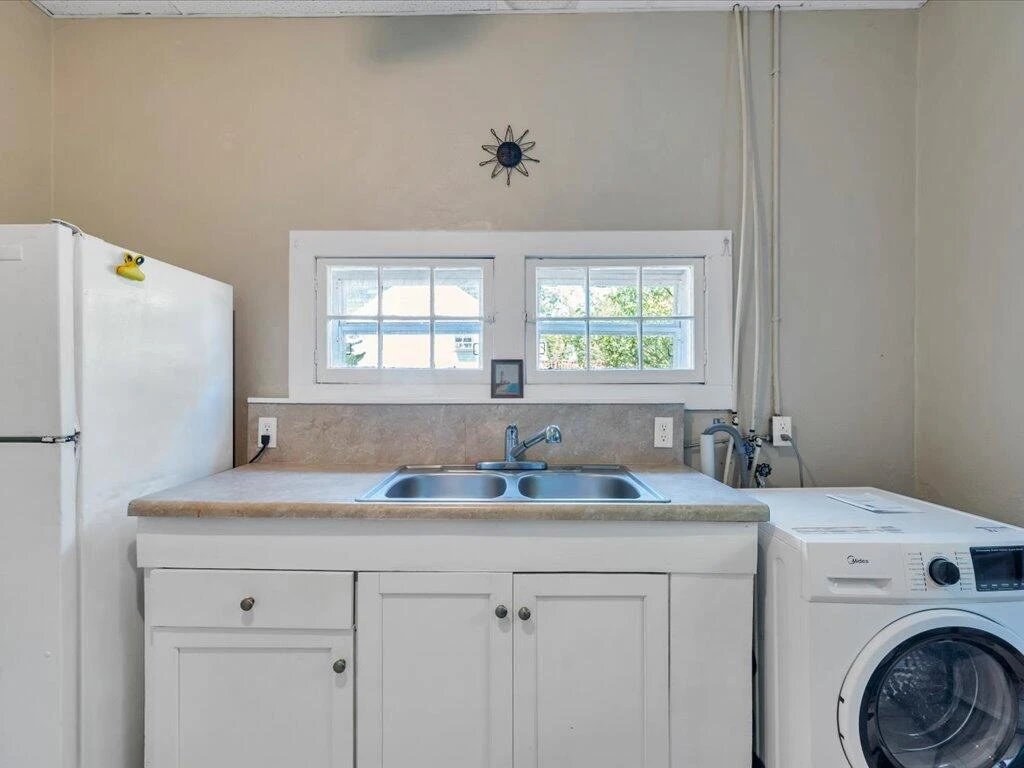 607 Watt ST - Photo 40